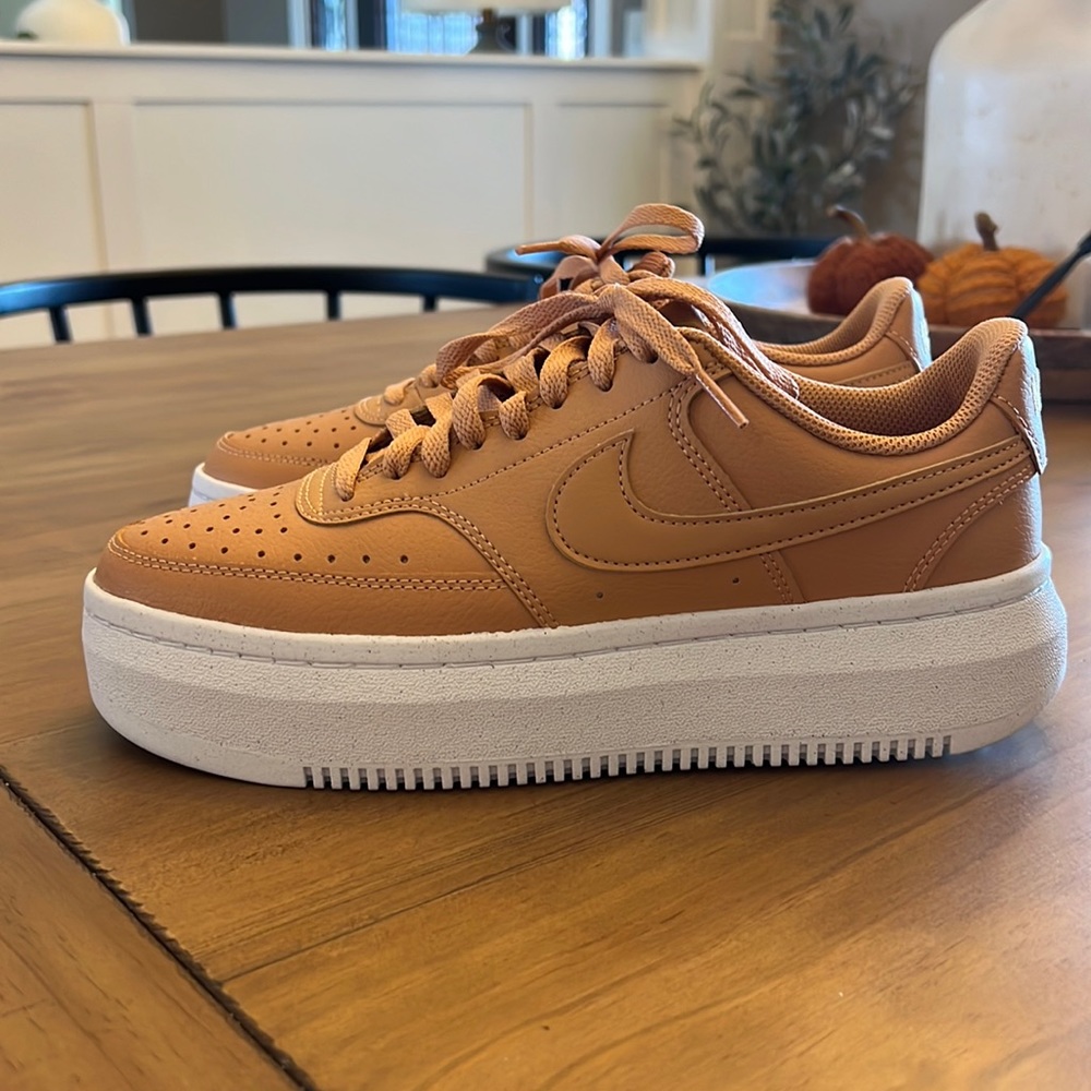 Nike Womens Court Vision Alta